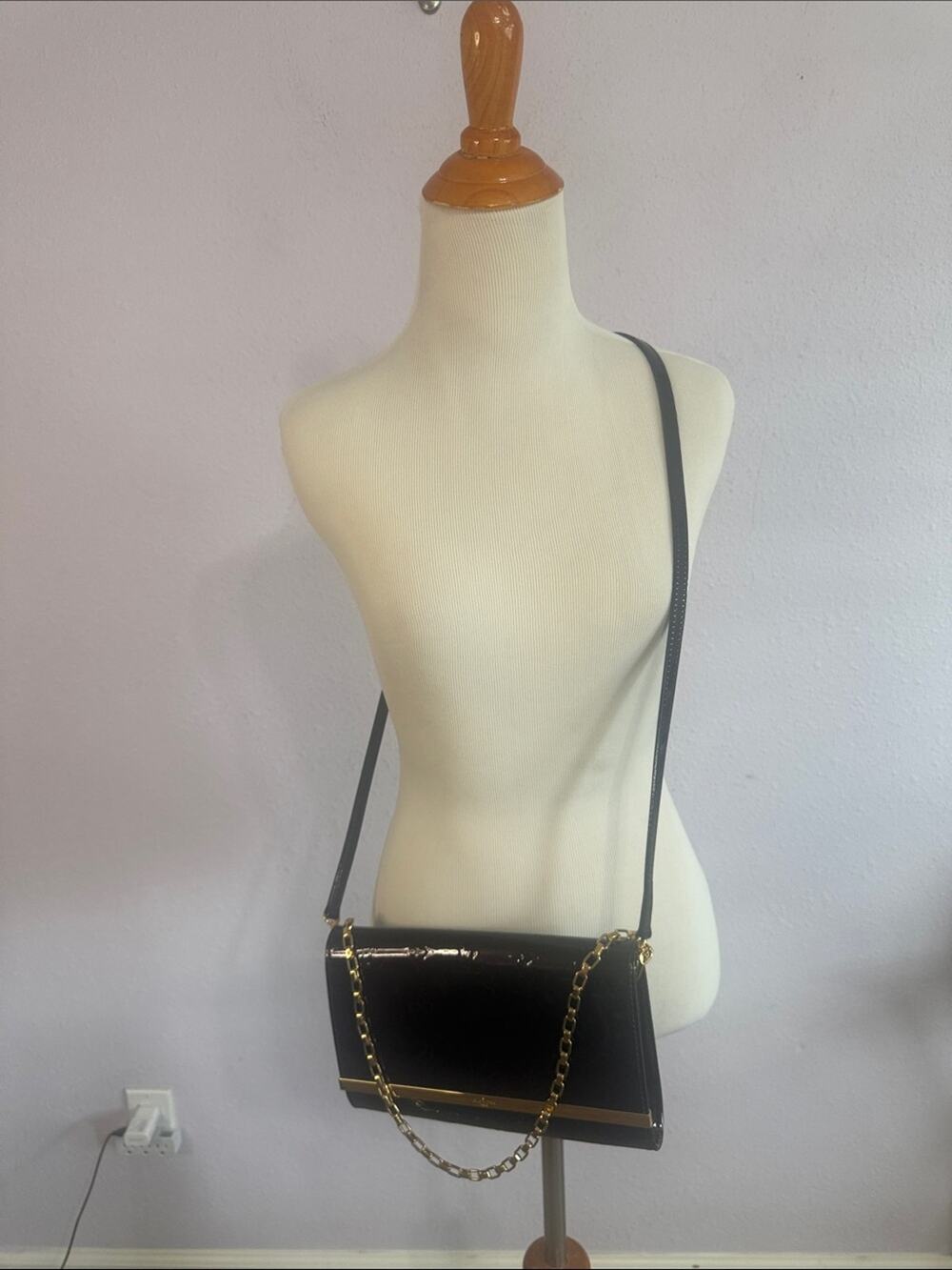Authentic Louis Vuitton Ana clutch Amarante Monogram Vernis patent leather